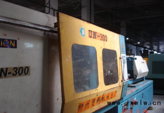 聯(lián)塑300T 二手注塑機(jī)