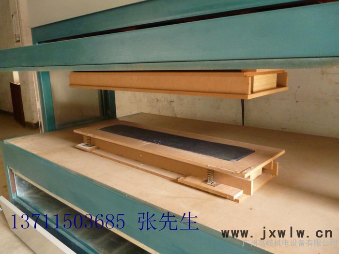廣告吸塑機
