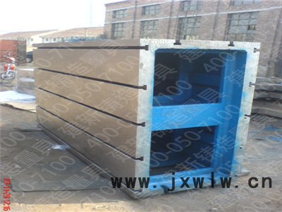 鑄鐵方箱，劃線方箱，檢驗(yàn)方箱由泊頭市建新鑄造量具有限公司提供