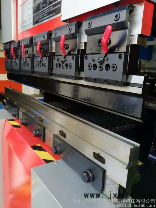 AMADA60T阿瑪達(dá)數(shù)控折彎機(jī)數(shù)控折彎機(jī)6020阿瑪達(dá)折彎機(jī)