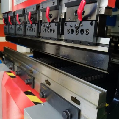 AMADA60T阿瑪達(dá)數(shù)控折彎機(jī)數(shù)控折彎機(jī)6020阿瑪達(dá)折彎機(jī)