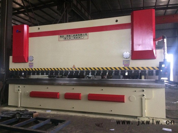 **WC67K-300T/6000數(shù)控折彎?rùn)C(jī)，大型