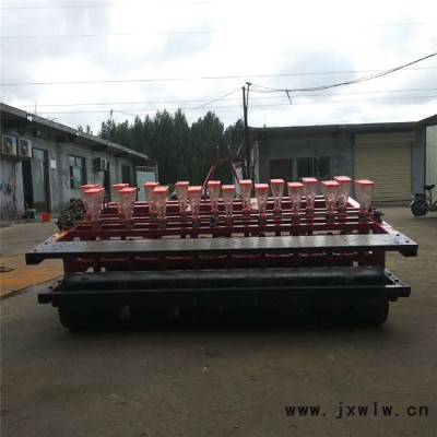 鋪膜精量播種機(jī) 慧聰機(jī)械廠(chǎng)家批發(fā) 種植花生播種覆膜機(jī)
