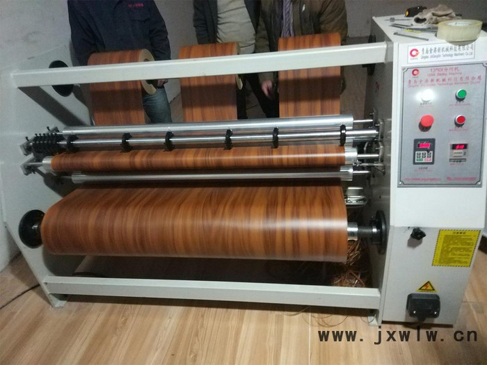 金港新機(jī)械廠1350A簡(jiǎn)易分切機(jī)
