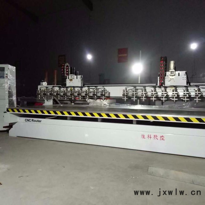 濟(jì)南飛成數(shù)控 專業(yè)經(jīng)營(yíng)1325木工雕刻機(jī)、石材雕刻機(jī)