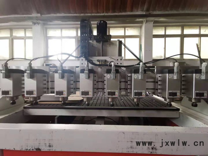 濟南祥鴻雕刻機  木工機 開料機廠家 生產(chǎn)定做各種浮雕機 廣告機 木工機