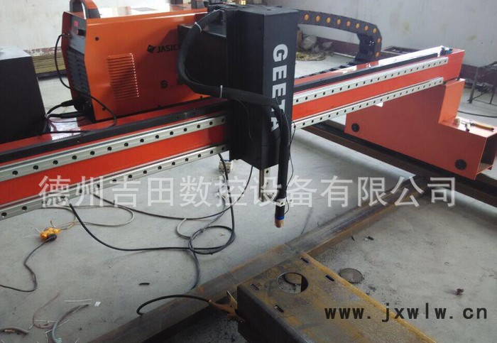 **數(shù)控切割機(jī) 龍門(mén)式火焰 數(shù)控等離子切割機(jī) 成本價(jià)促銷(xiāo)