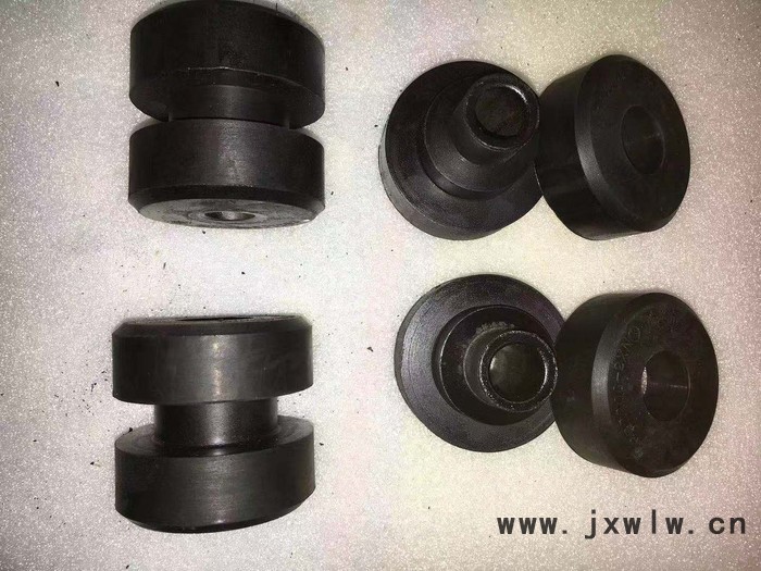 **挖掘機減震器配件發(fā)動機減震膠墊減震器機腳膠減震墊