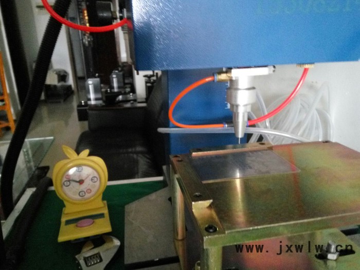 成都VIN打碼機(jī)，發(fā)動(dòng)機(jī)號(hào)打標(biāo)機(jī)，氣動(dòng)打標(biāo)機(jī)，打碼機(jī)**