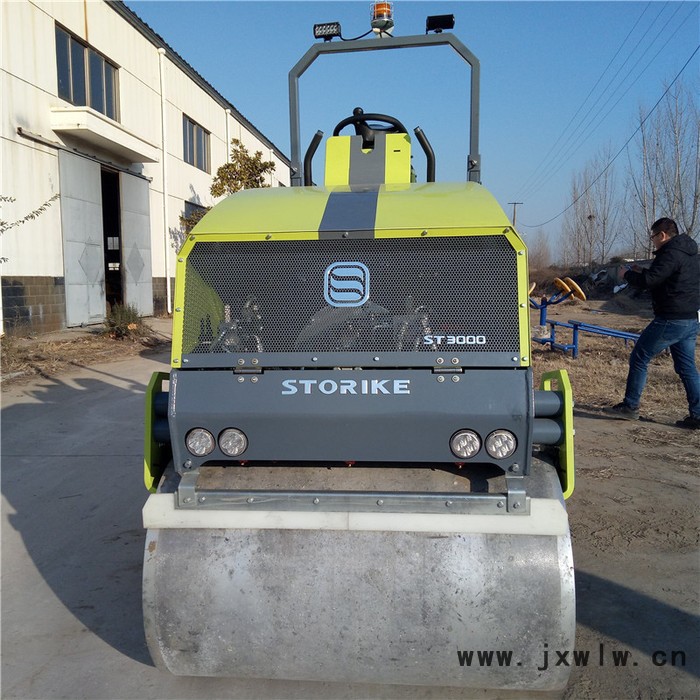 思拓瑞克ST3000 3噸壓路機(jī)現(xiàn)貨批發(fā) 新款鷹眼守望者號3噸座駕式壓路機(jī) 柴油三缸水冷發(fā)動機(jī)雙驅(qū)雙震壓路機(jī)爬坡好