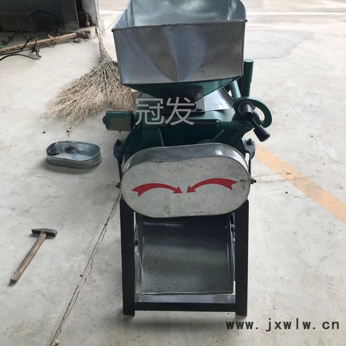 糧食粉碎設(shè)備 冠發(fā)釀酒廠用擠扁破碎設(shè)備 **小型糧食擠扁機