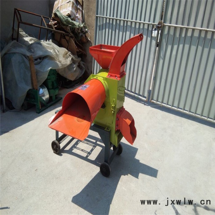 養(yǎng)殖場草料粉碎設(shè)備 自動進(jìn)料秸稈粉碎機(jī) 小型家用多功能鍘草揉絲一體機(jī)批發(fā)富興