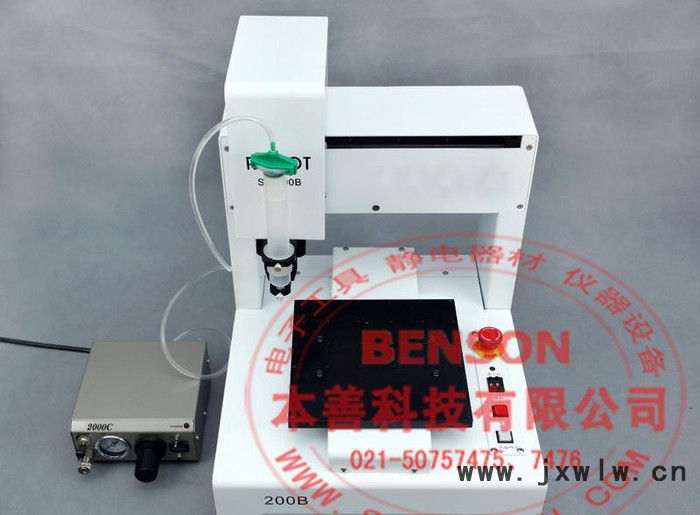 三軸自動(dòng)點(diǎn)膠機(jī)器人又叫桌面自動(dòng)點(diǎn)膠機(jī)器人，三軸工業(yè)機(jī)器人