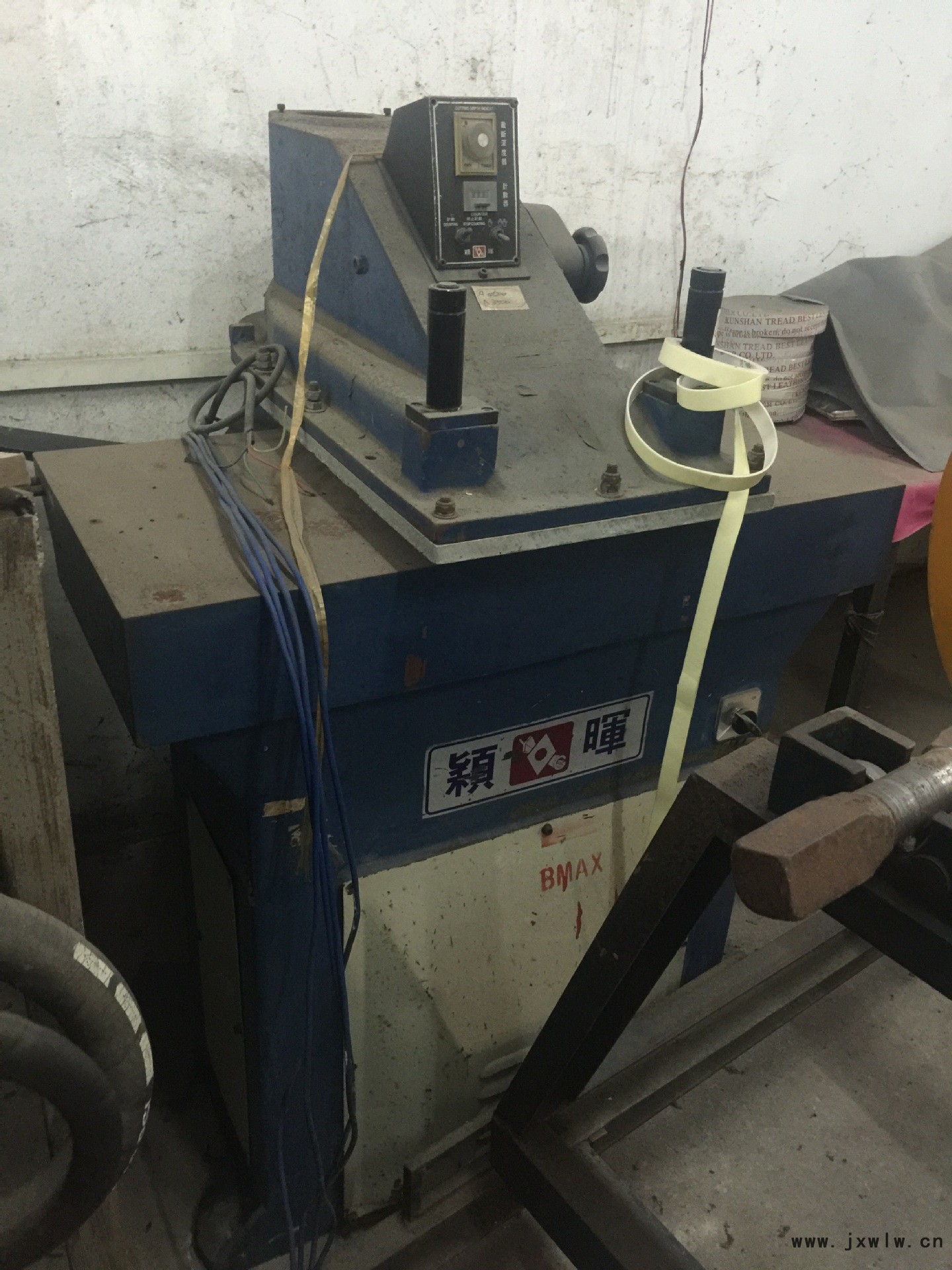 影飛搖臂裁斷機(jī)